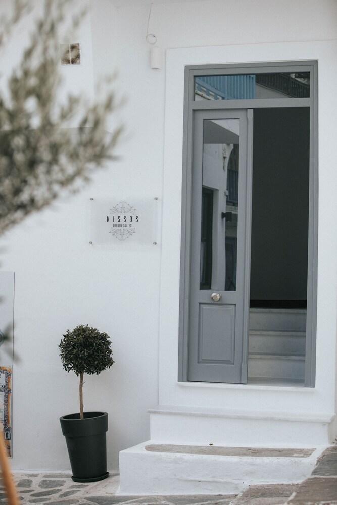 Kissos Luxury Suites Naxos City Exterior photo